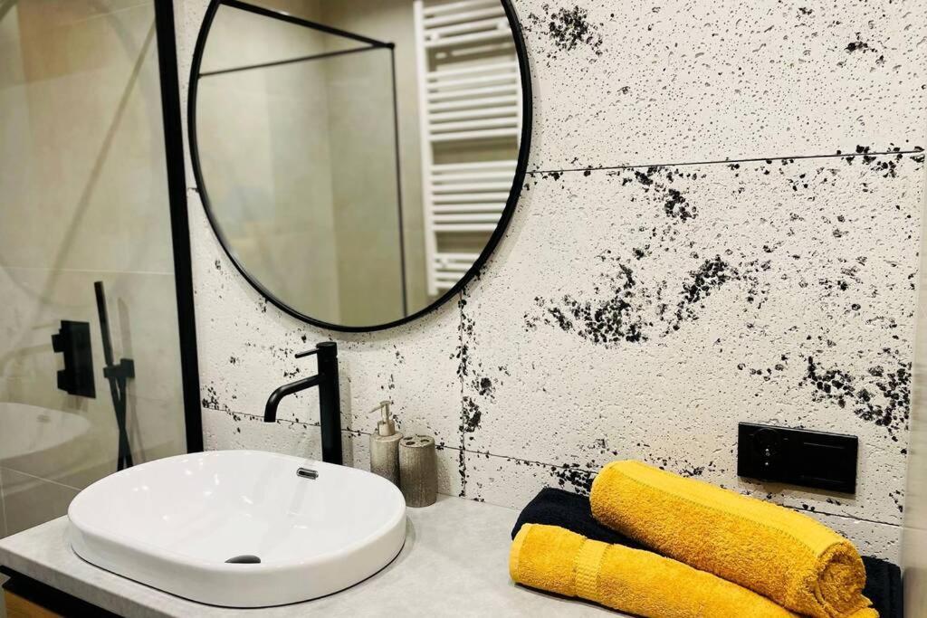 Apartament Twierdza Z Widokiem Na Jezioro Острода Екстериор снимка
